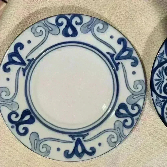 Bombay Vintage tea cups and saucers.  2 cups and 2 saucers included. - Picture 4 of 9